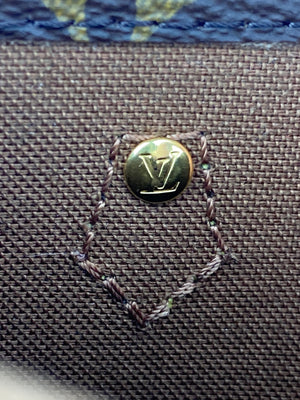 LOUIS VUITTON - PETIT SAC PLAT IN MONOGRAM CANVAS