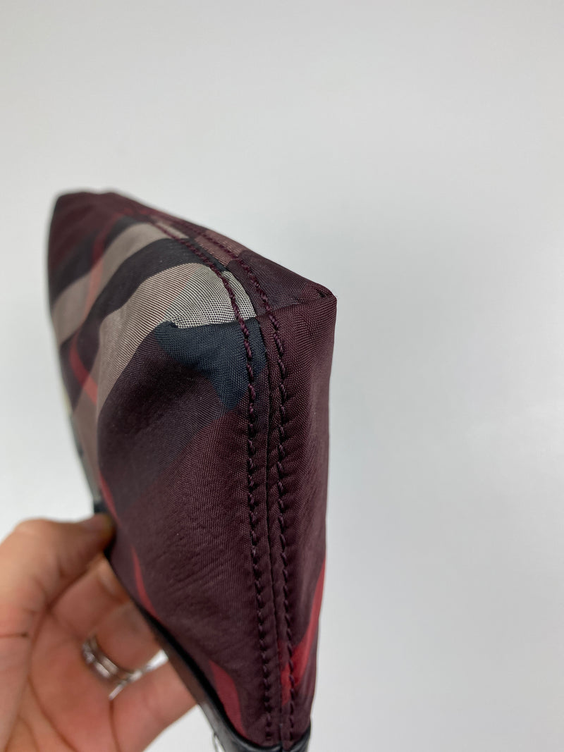 BURBERRY - ZIP TOP COSMETIC POUCH IN BURGUNDY CHECK
