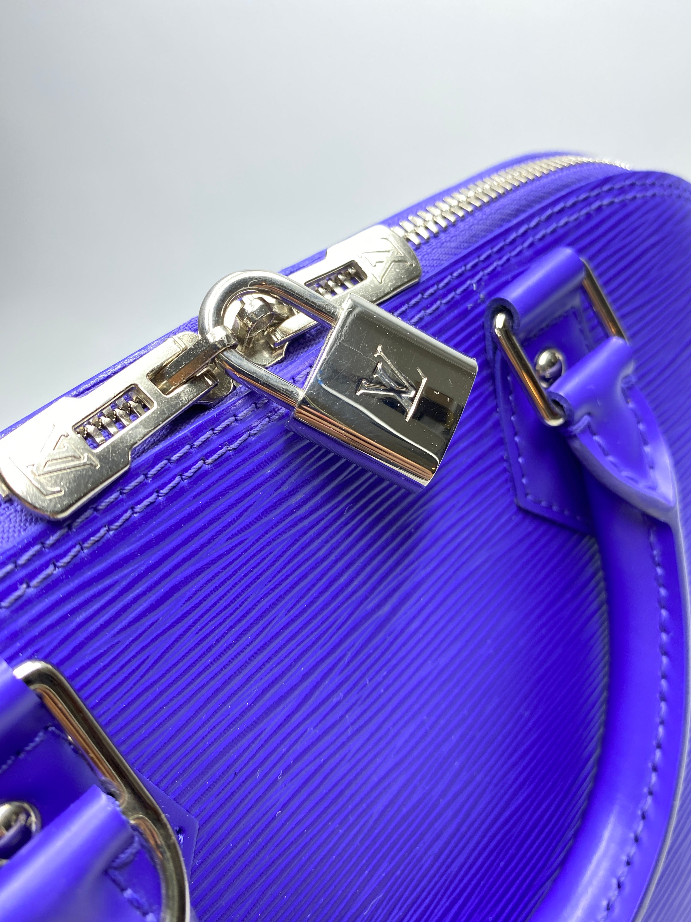 Louis Vuitton Purple Figue Epi Alma PM – LuxuryPromise