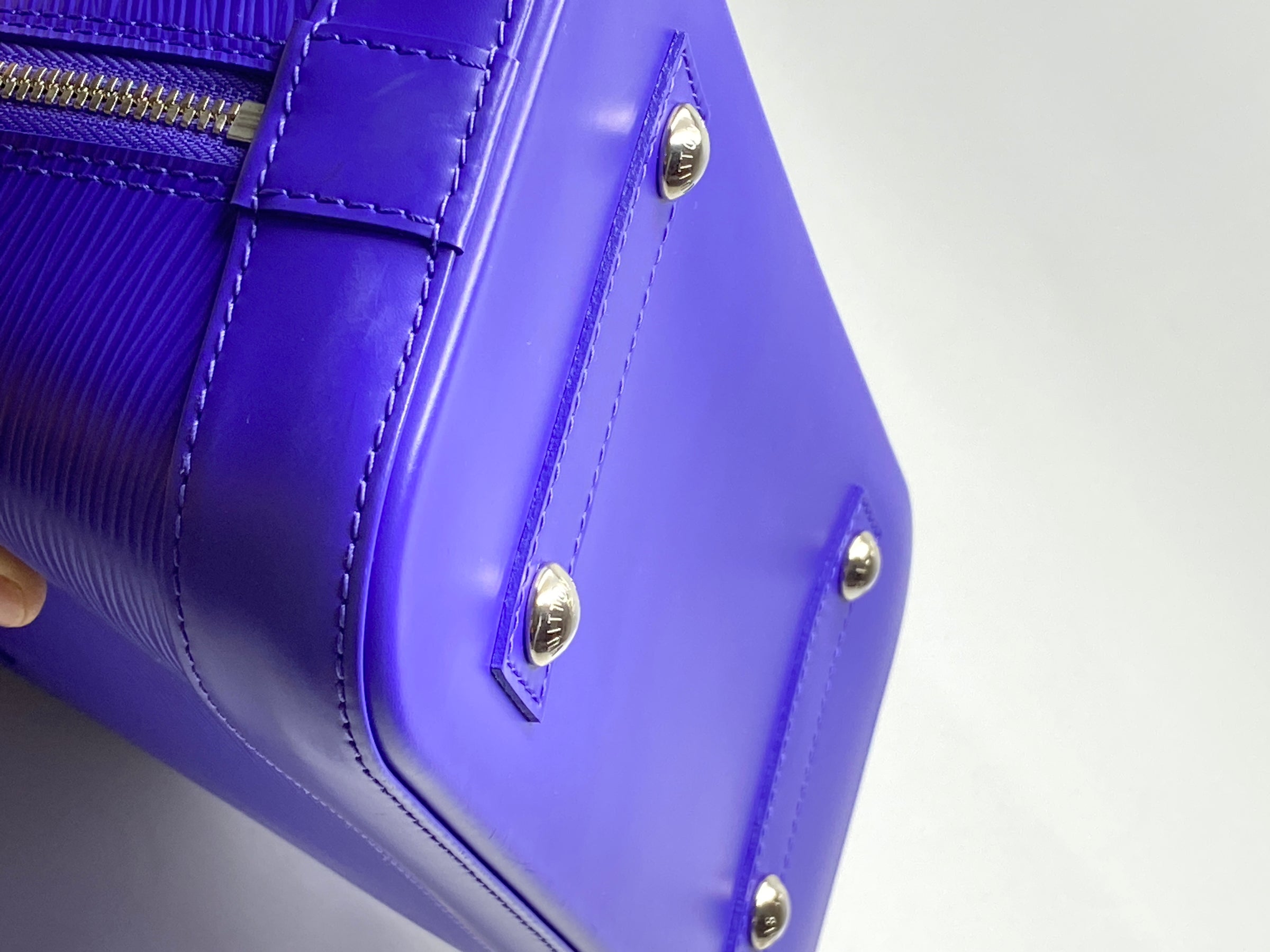 Alma patent leather handbag Louis Vuitton Purple in Patent leather