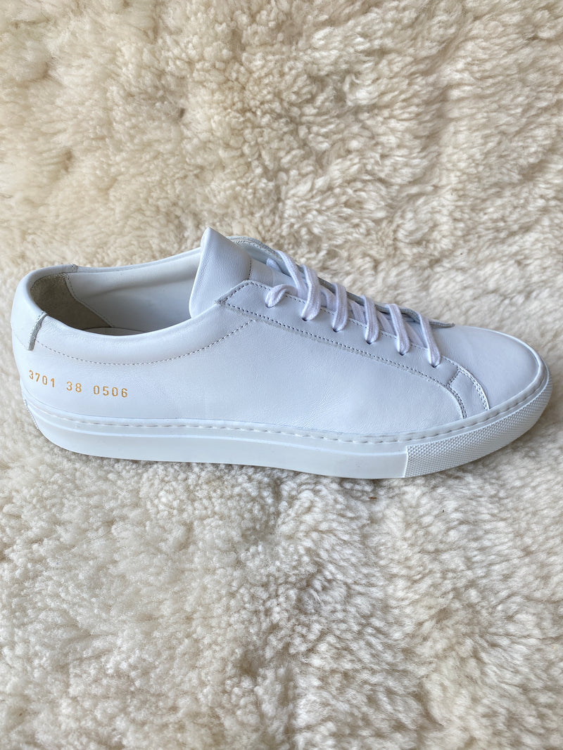 COMMON PROJECTS ACHILLES LOW SNEAKER SZ 38 (FIT 39)