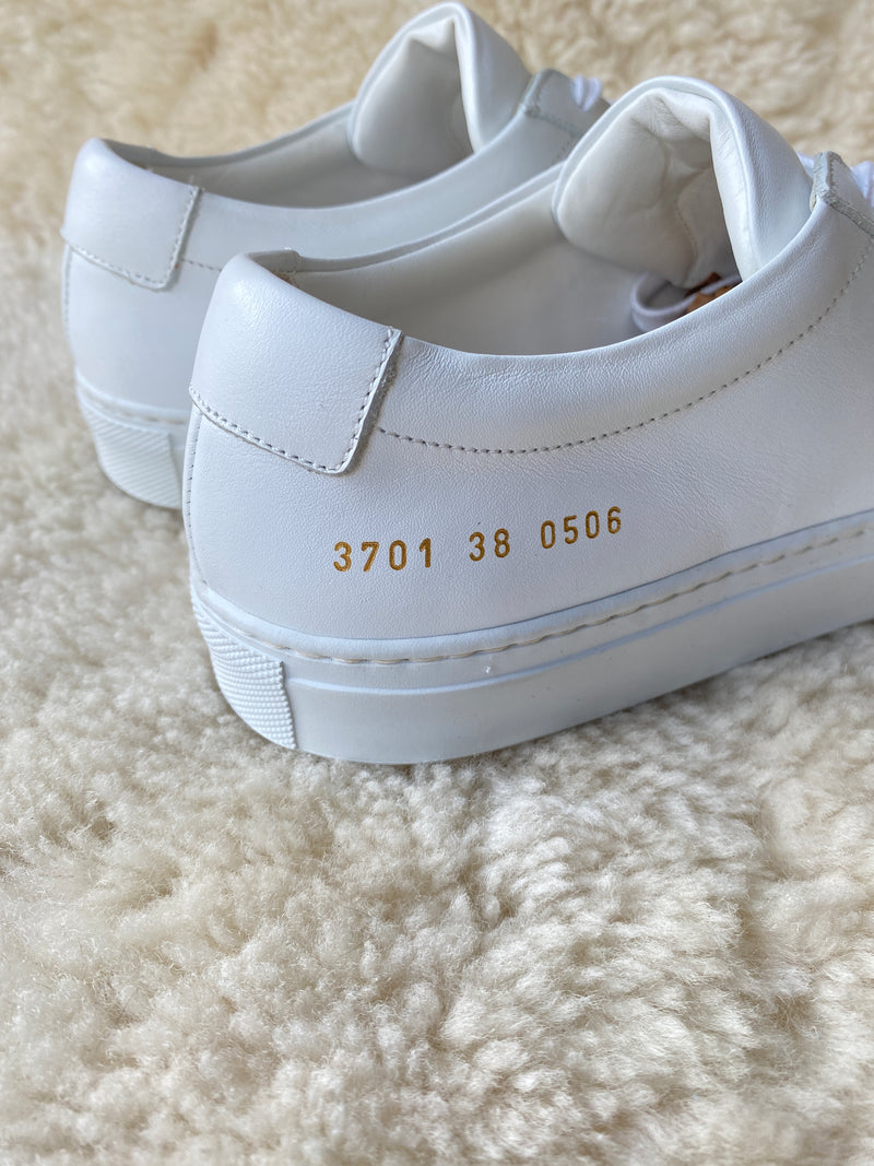 COMMON PROJECTS ACHILLES LOW SNEAKER SZ 38 (FIT 39)